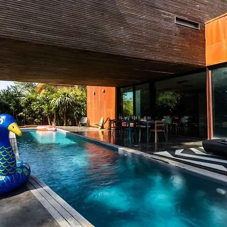 Keyweek Design Villa, Pool & Garden, Вилла